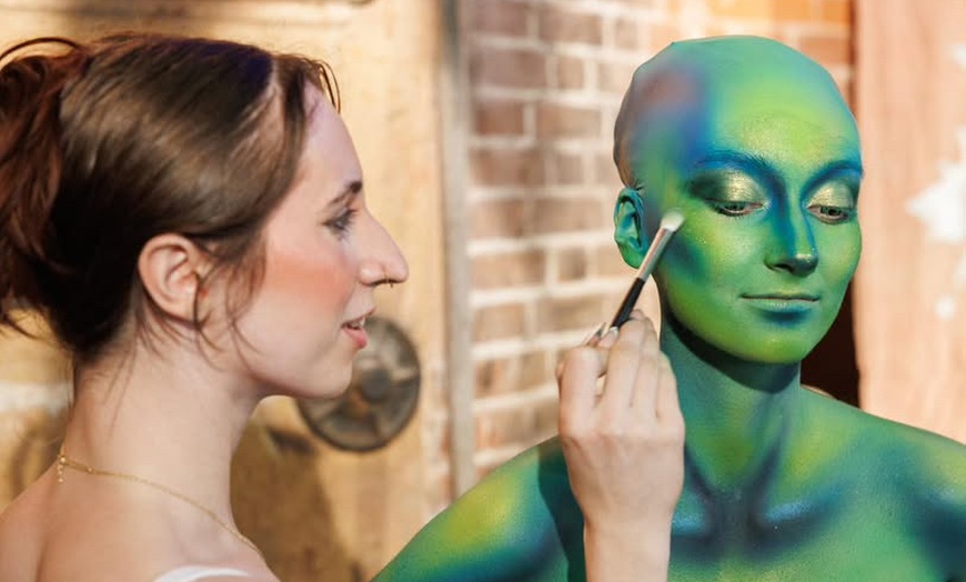 Image 4: Atelier d’auto-maquillage de jour  ou de soirée pour 1 ou 2 personnes