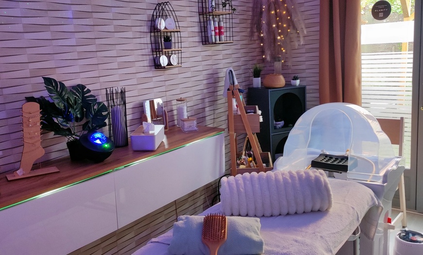Image 1: Head spa au choix avec séchage offert, soin du visage en option