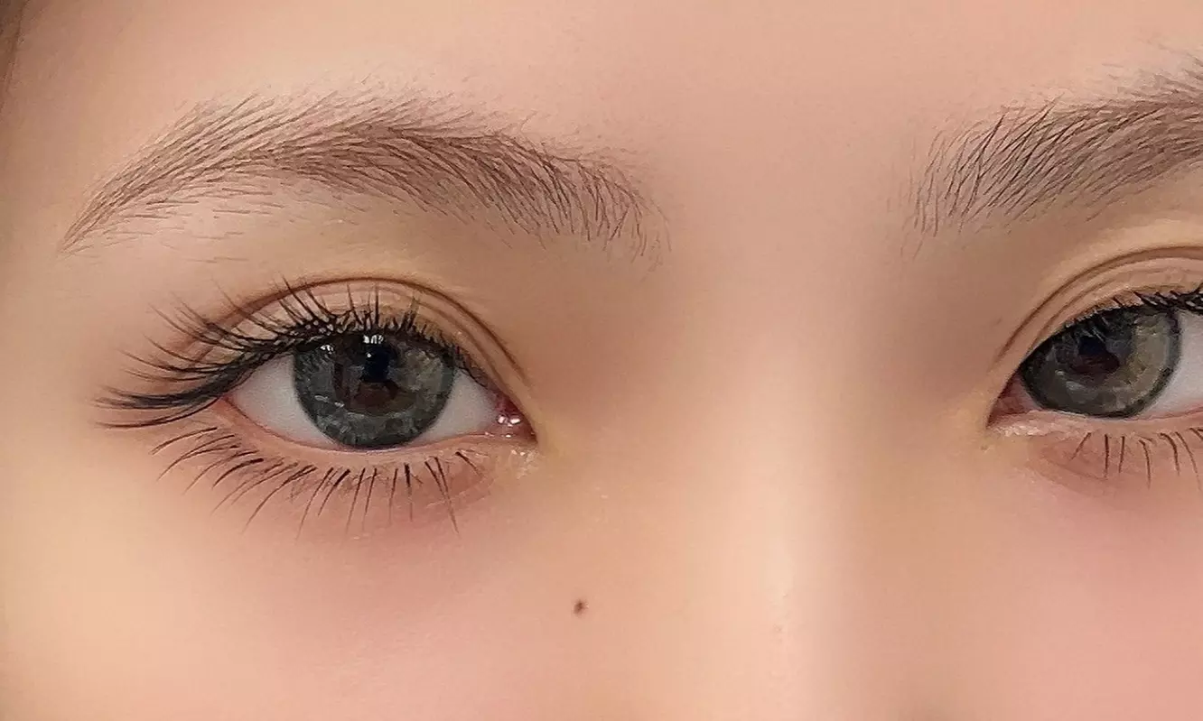 Enjoy Classic, 6D Volume, Thai, or Wispy Eyelash Extensions