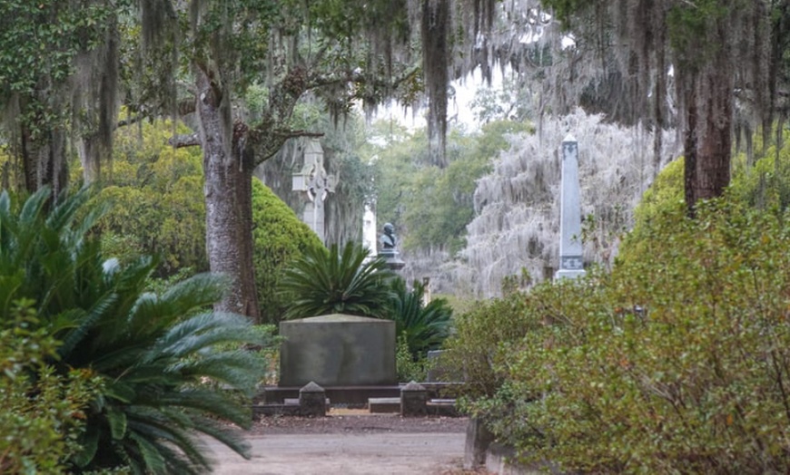 Image 2: Get a Self-Guided Audio Ghost Tour in Savannah, Georgia in 6 Languages