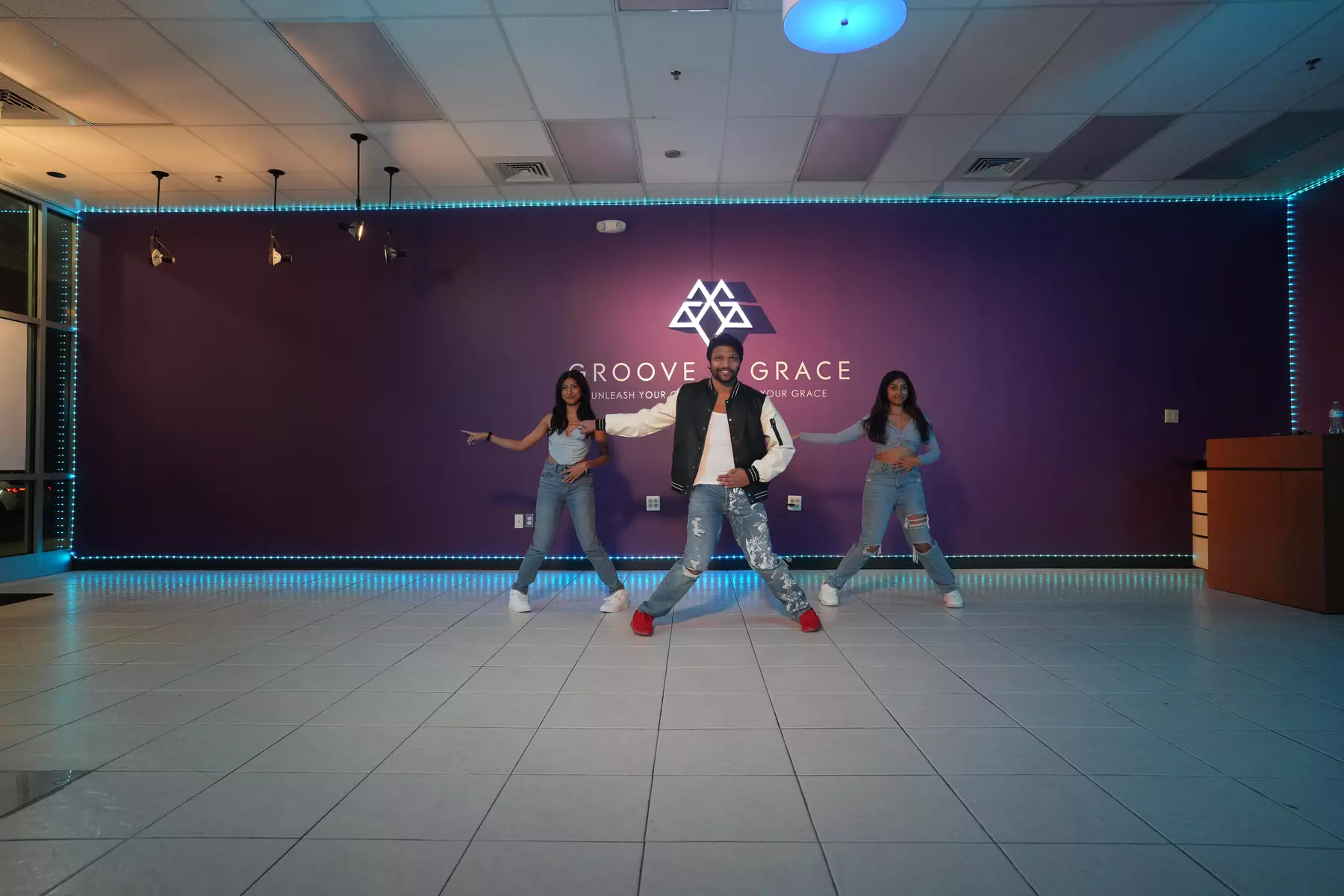 4 or 8 Kids or Adult Group Dance Classes to Unleash Your Inner Dancer