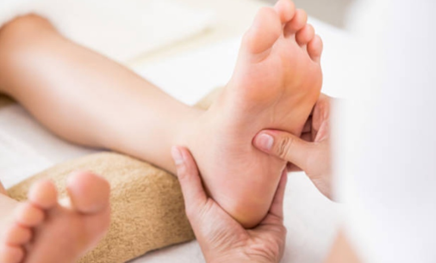 Image 4: Séance de réflexologie plantaire ou palmaire et faciale