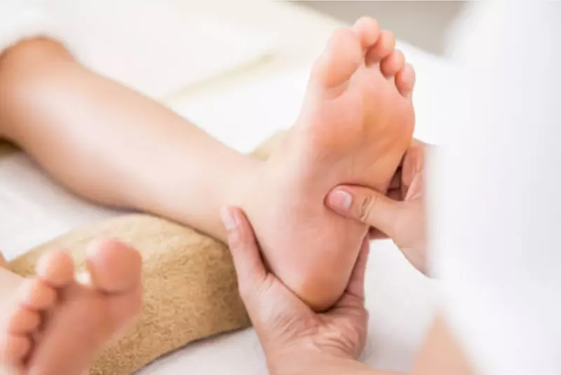 Séance de réflexologie plantaire ou palmaire et faciale