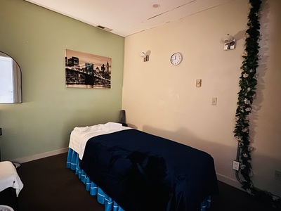 1x Choice-of-Massage: Deep Tissue or Swedish + Hot Stones & Essential Oils (60 Min) - Healing Spa