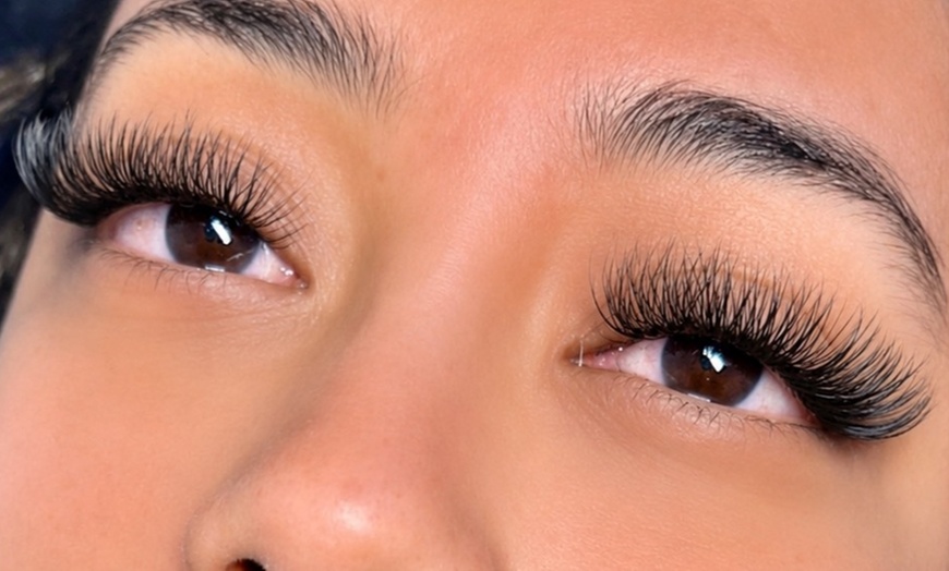 Image 2: Full Set Eyelash Extension with Brow Tint, Complimentary Aftercare Kit