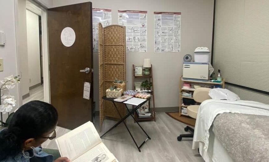 Image 4: One 90-Minute Therapeutic Massage with Aromatherapy, Reiki and More