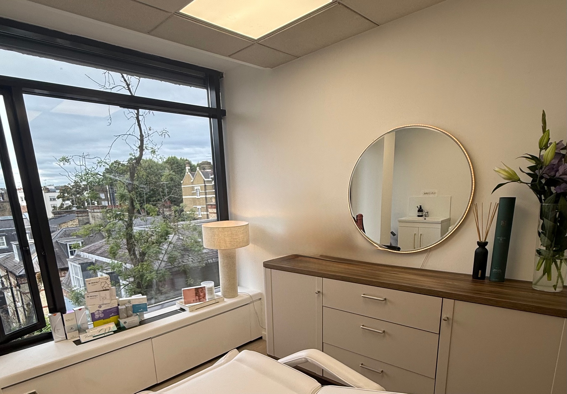 Up to 41% Off on Professional Chemical Peel at Lux clinic