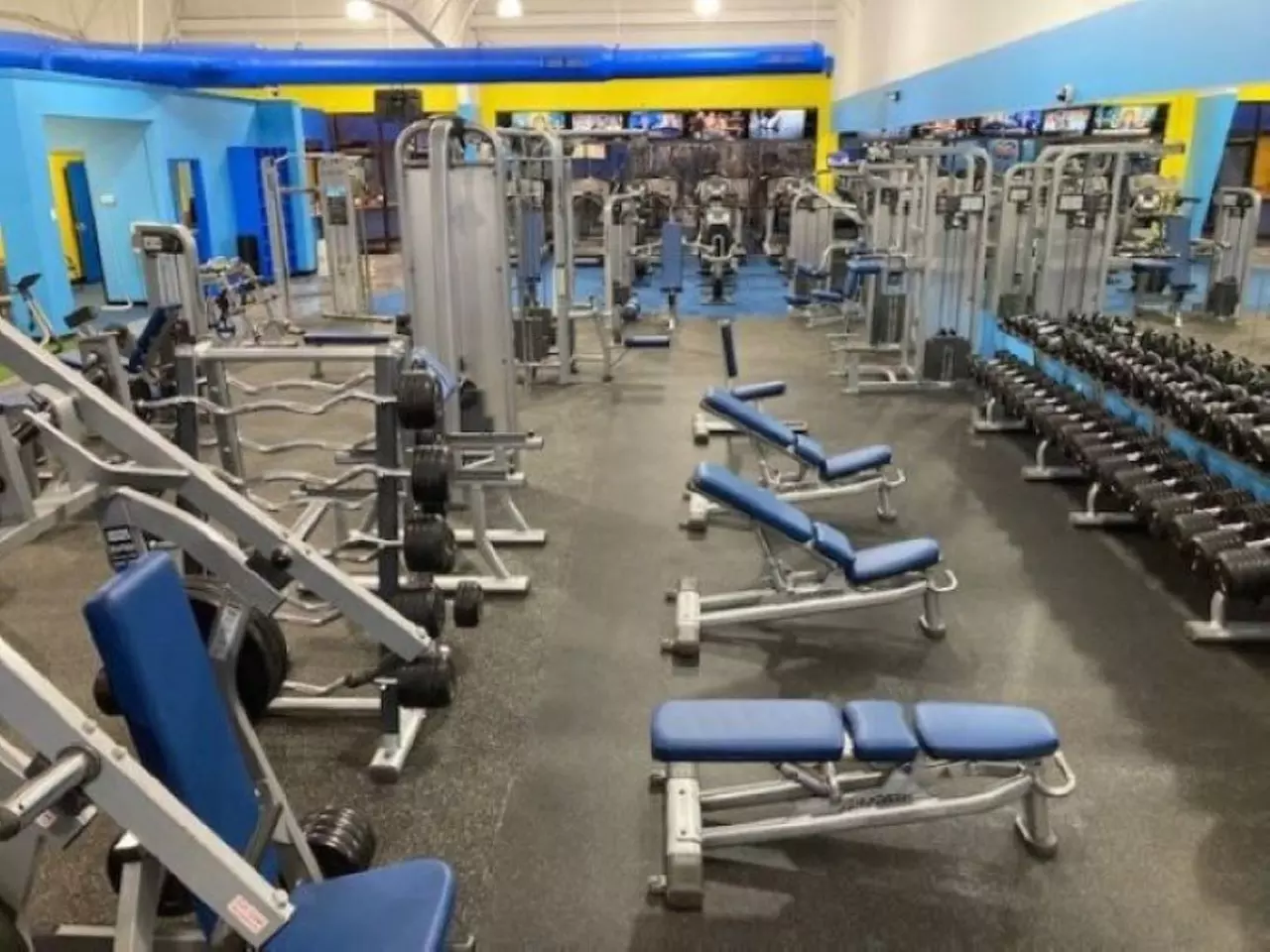 One Month Membership with Unlimited Classes and Personal Trainer