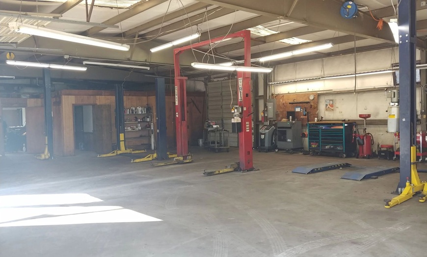 Image 5: Full-Service Oil Change with Full Point Inspection for 1 or 2 Cars