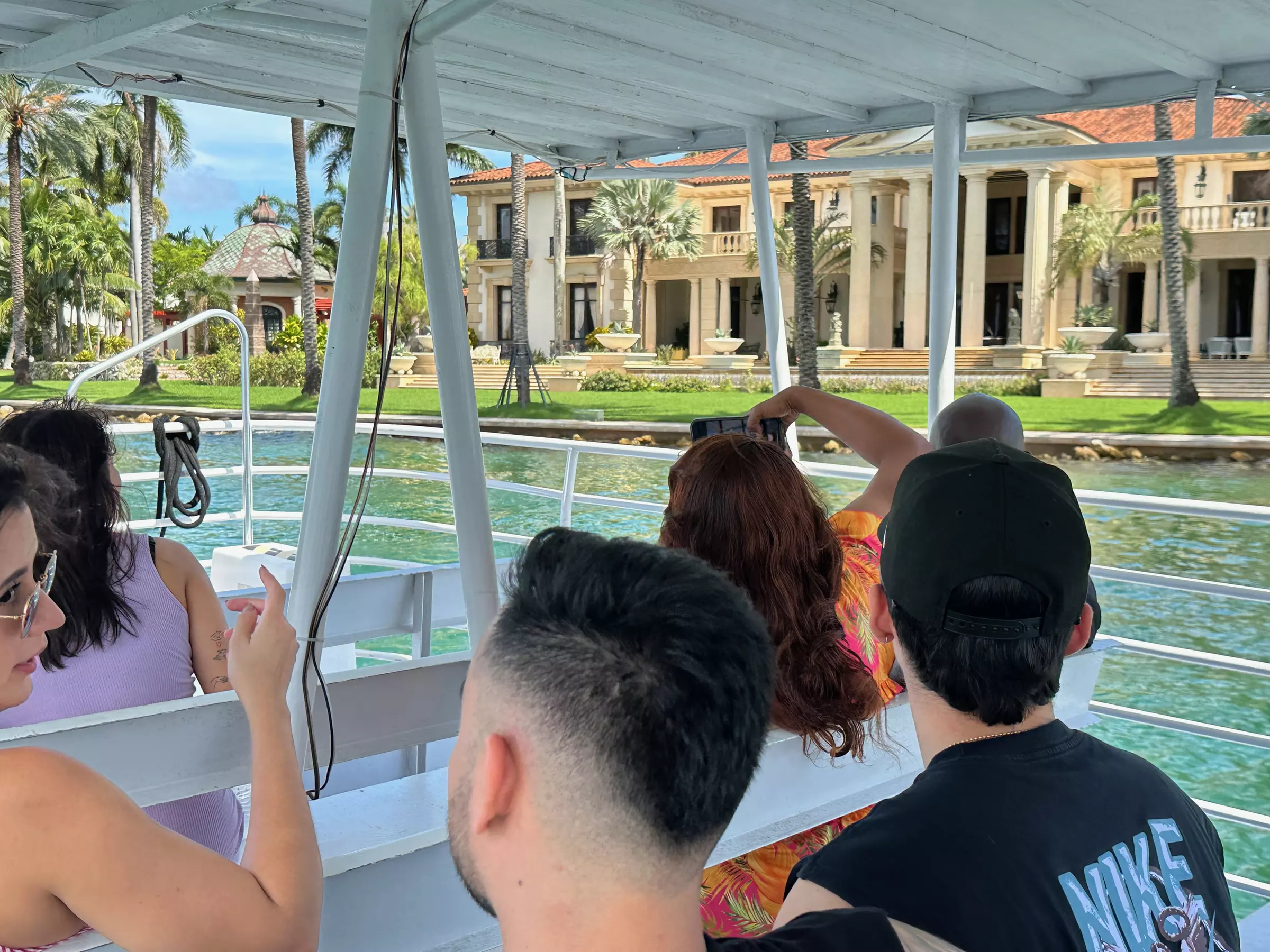 Scenic 90-Minute Miami Boat Tour of Millionaire Homes & Skyline – Narrated Cruise from Downtown