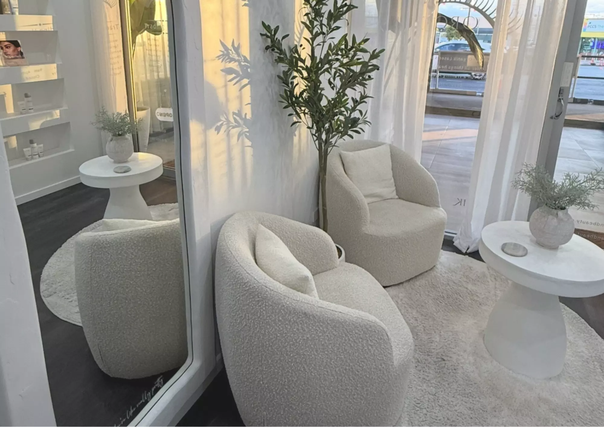 Classic, Deluxe, Hybrid, Wispie, Volume, or Queen Eyelash Extensions