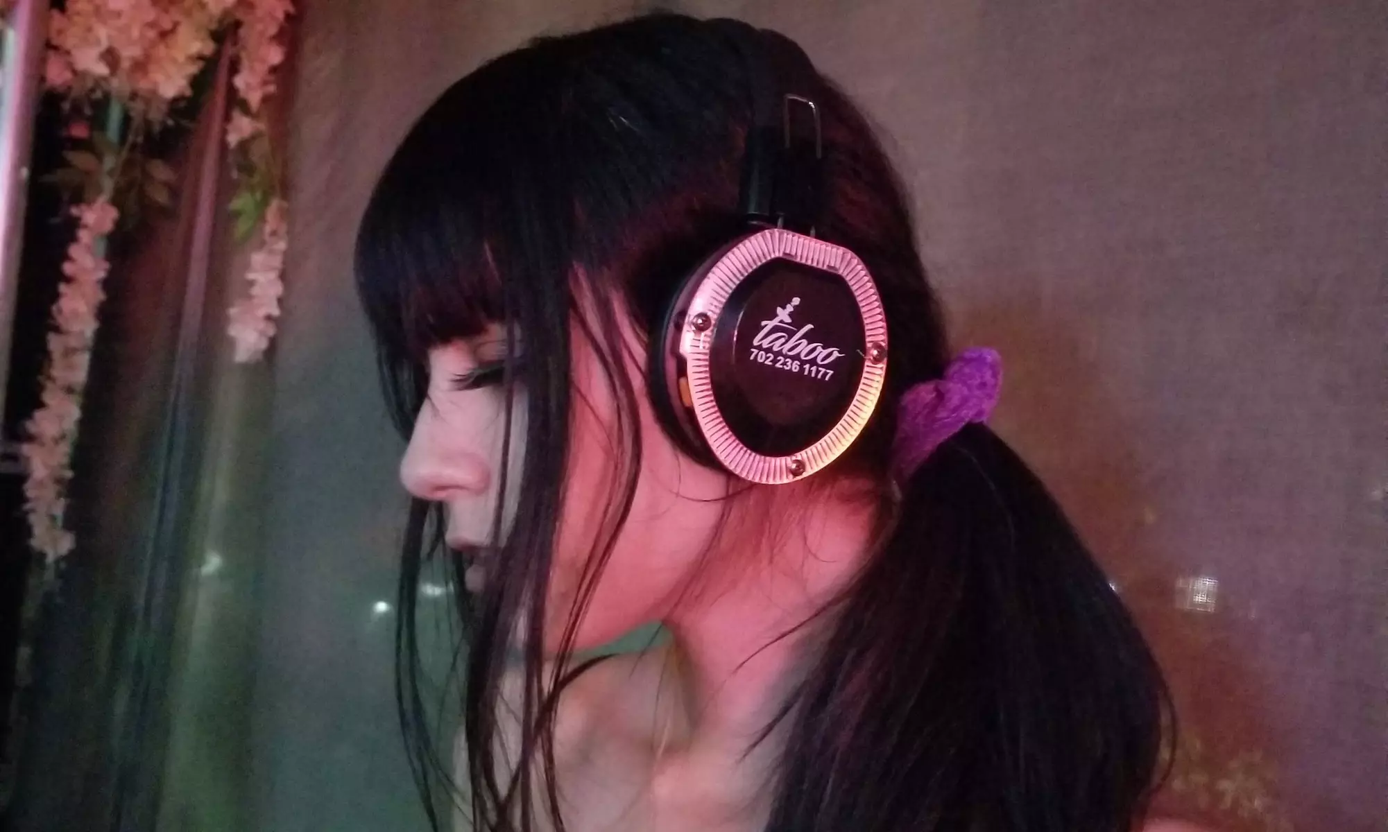 Up to 40% off silent-party headphones rental - Second Medium