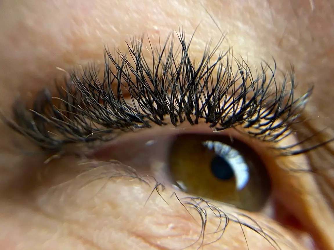 Un regard mis en valeur au quotidien grâce aux extensions de cils
