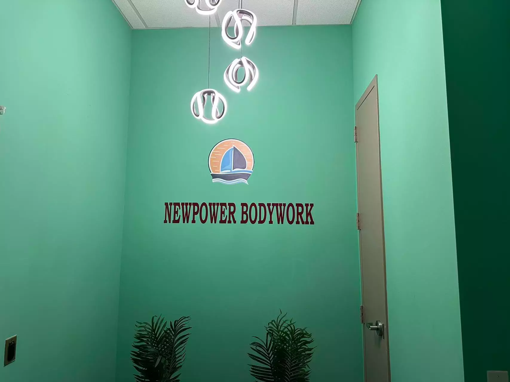 One 60 or 90-Minute Couples Massage Experience