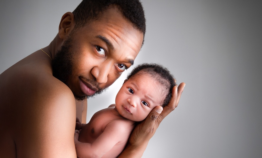 Image 4: Newborn Photoshoot With Prints