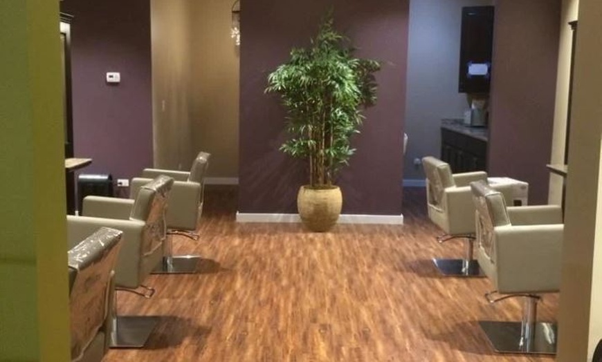 Image 2: One or Two HydraFacial Treatments for Glowing Skin
