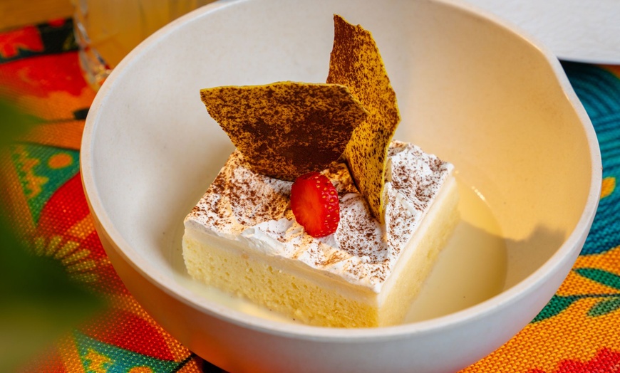 Image 3: 4* Noches Latina Night 3-Course Experience for 1, 2, or 4 People