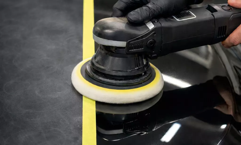 Poli-lustrage adapté à votre citadine, berline ou SUV avec ThibAuto Nettoyage (25% de remise) - Primary Image