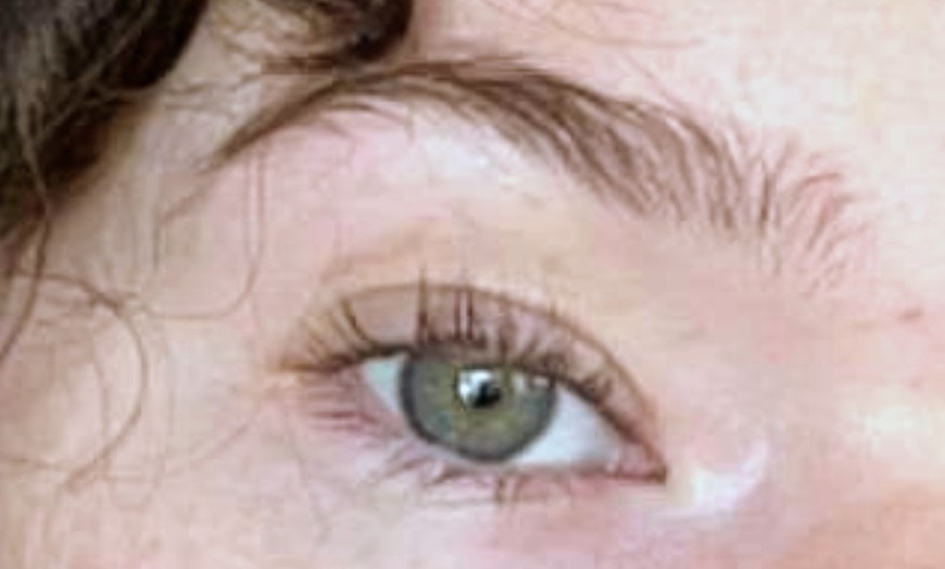 Image 2: Enhance Your Look: One Eyelash Lift Treatment with Optional Tinting