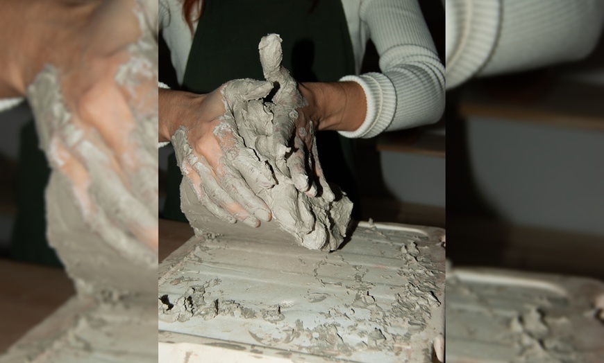 Image 5: Taller de cerámica de 2 h con copa de vino para 1 o 2 personas