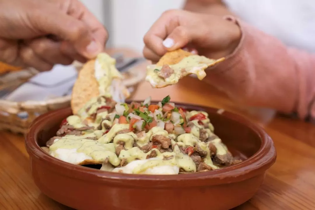 Roscón de 12 tacos con guacamole, salsas caseras y opción a nachos