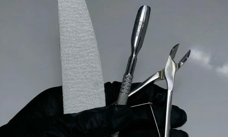 Image 4: 45-60 Min. Professionelle Fußpflege, optional mit Lack, für 1 Person