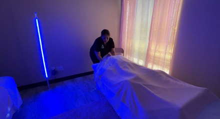 60 Minute Of Massage Of Your Choice With Aromatherapy, Hot Towels, And Hot Stones - Pretty and Relax