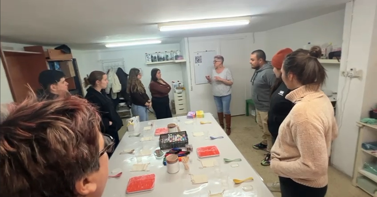 Taller de resina acrílica en Barcelona para grupos de hasta 10 personas