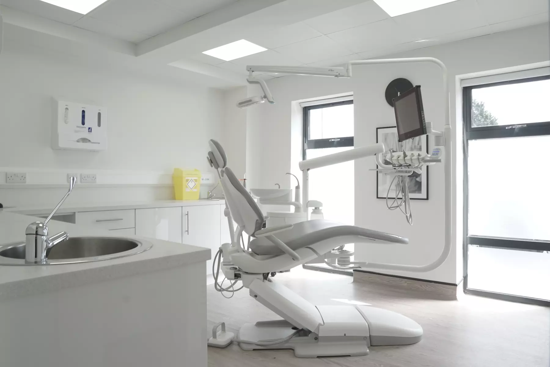 Get a Fresh Smile: Dental Scale+ Polish/Dental Clean w/ Scale+ Airflow