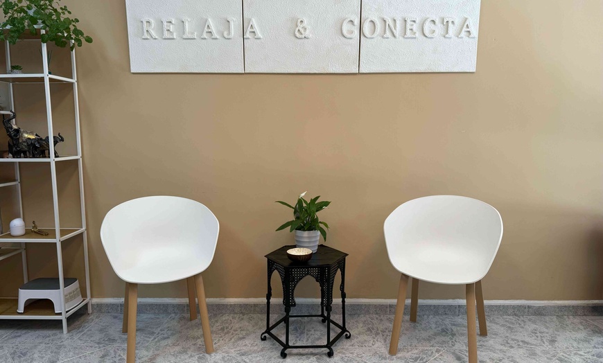 Image 5: Masaje corporal a elegir de 50 minutos o con reflexología o craneosacral 15 minutos con hasta un 58%


