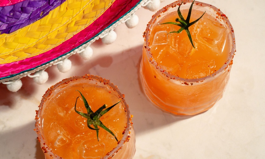 Image 4: 4* Noches Latina Night 3-Course Experience for 1, 2, or 4 People