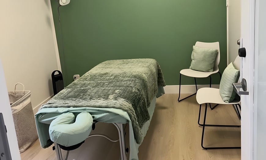 Image 3: Relaxing Massages & Wellness Treatments with Foot Bath or Red Light