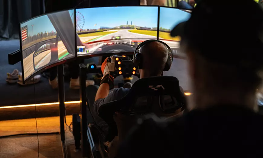 Image 4: Session de simulateur de course au choix