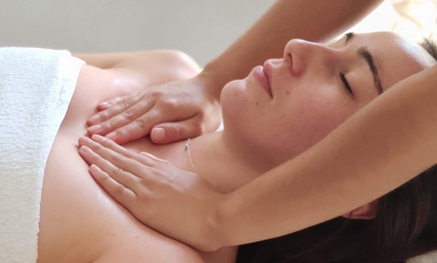 Image 1: Jusqu'à 30% de remise sur Massage - Personnalisé chez Lineya