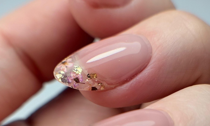 Image 3: Beauté des mains russe avec vernis semi permanent ou rallongement gel