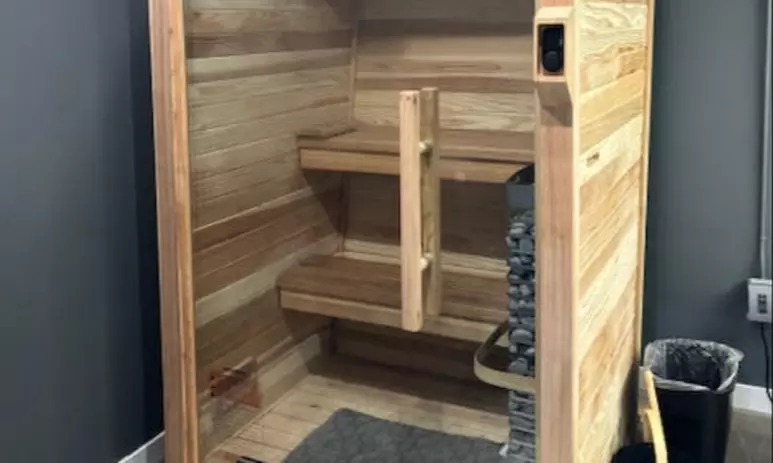 Experience Revitalizing Sauna & Cold Plunge Sessions for Wellness