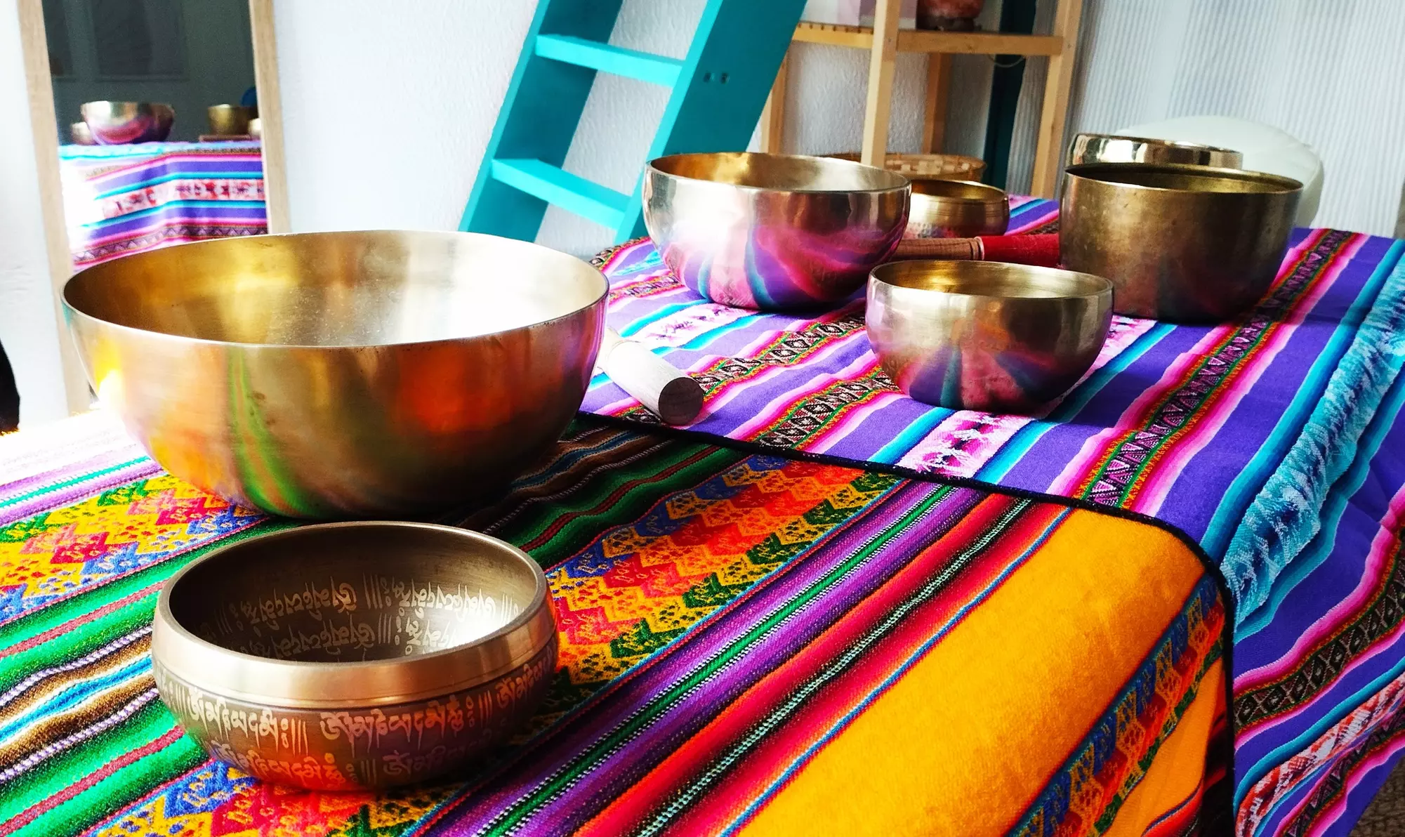 Voyage vibratoire : massage énergétique de 55 min. ou 75  min. de soins par le son (jusqu'à 43% de remise) - Primary Image