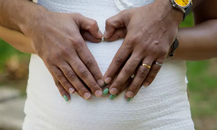Outdoor maternity photography session options for a fun shoot