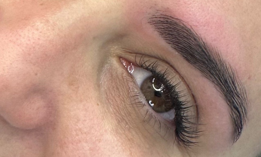 Image 10: Épilation des sourcils et autres soins avec Lia Beauty