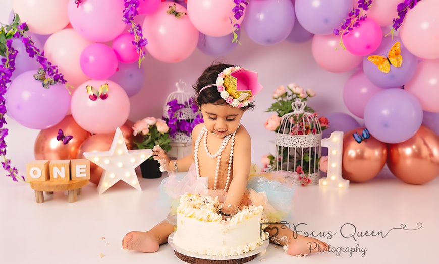 Image 15: Up to 50% Off on Tour - Photography at Focus Queen Photos