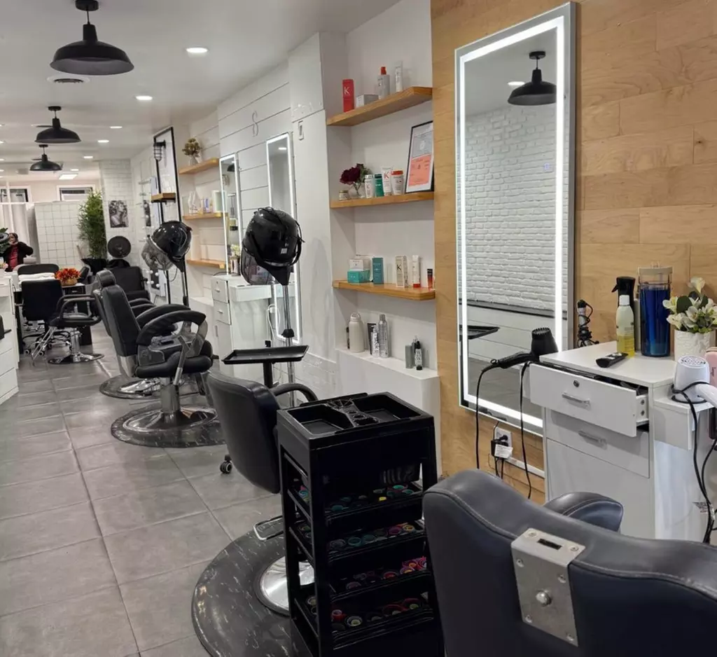 Under-Arm, Full-Face, Full-Legs, or Full-Body Waxing (Women)