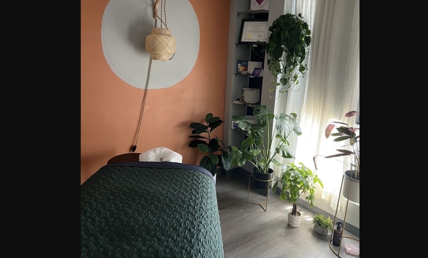 Image 3: Relaxing Swedish massage paired with Aromatherapy or Hot Stone 