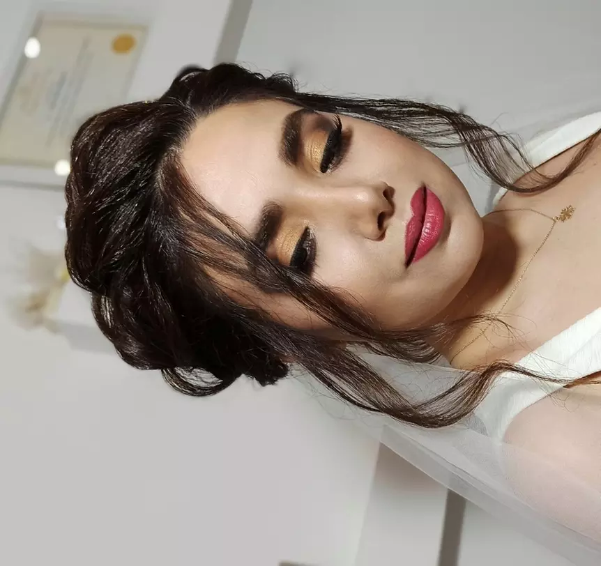 Achieve a Flawless Look with upto Three Full Face Makeup Applications