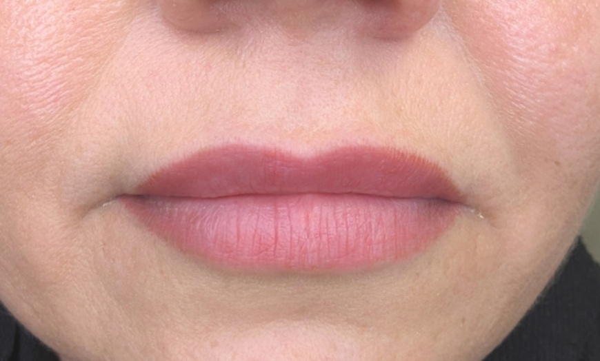 Image 3: Perfekcyjne usta, naturalne piękno: makijaż permamenty ust 