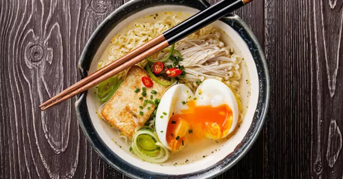 Menú de ramen con entrante y bebida en Valencia