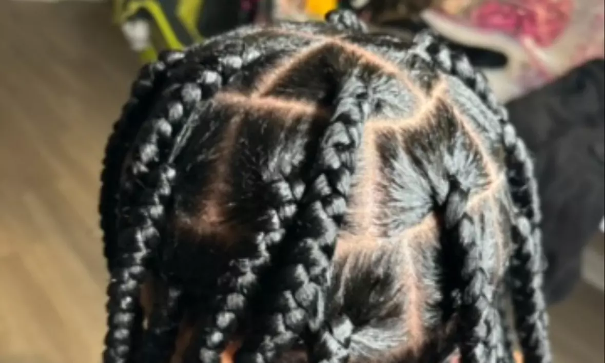 Unleash Your Style: Transform Your Look with Stunning Knotless Braids!