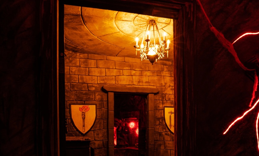 Image 2: VAONS Escape Room „Die Rüstung Gottes“ für 2 - 6 Personen