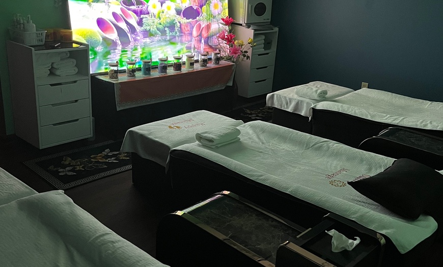 Image 3: Foot Massage for 1 or 2 with Hot Stones at Sunny Massage