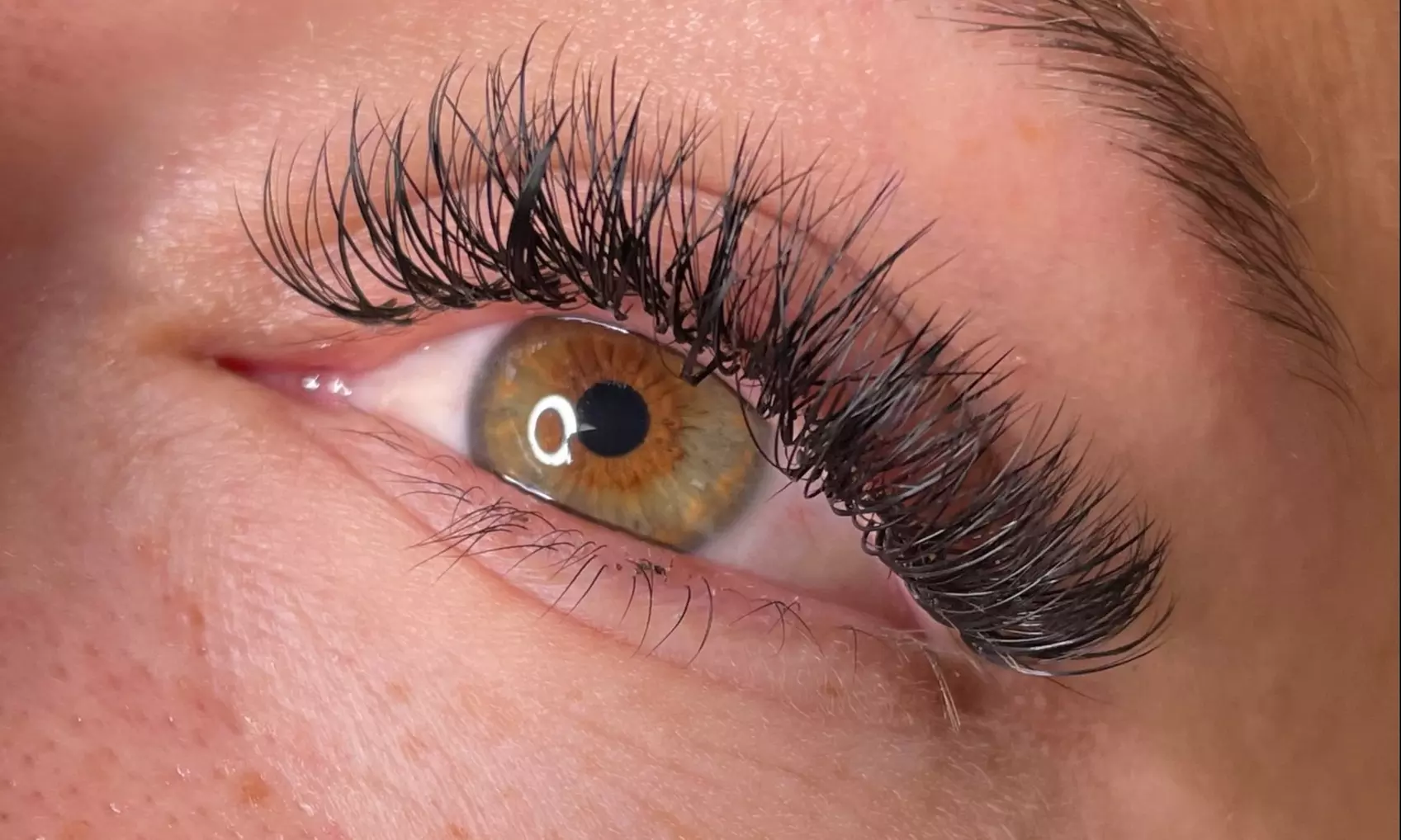 Get a Full Set Of Classic Lash Extensions or Volume Lash Extensions at The Skin Pro - Up to 50% Off