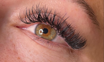 Full Set Of Classic Lash Extensions - The Skin Pro